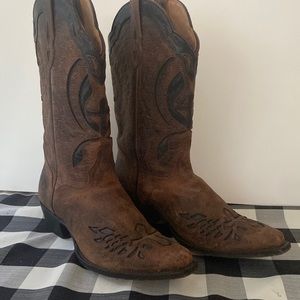 Cowgirl boots real leather crosses embroidered on them